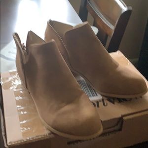 New comfortview slip resistant suede boots